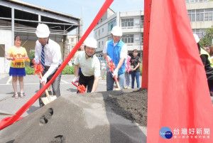 鹿港南分圳加蓋闢路工程動土儀式。