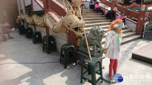 東安社區創意市集　「稻草舞龍」展示傳統編織技藝