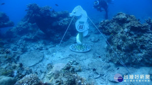 做好防颱準備，綠島海底郵筒暫停營業，縣府將加強穩固措施。