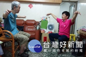 中風阿嬤食難下嚥，熱血居服員陪伴重享樂活人生