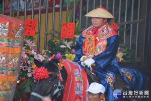 戊戍西港香科旗牌官~楊繼生。(圖/記者黃芳祿攝) 