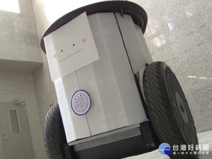清大開發智慧機器人 辨識路徑不盲目