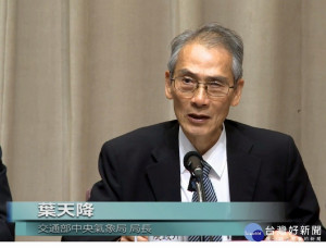 氣象局長葉天降在行政院會後記者會時表示，氣象局的高溫燈號資訊服務，將依氣溫和連續時間，分成黃、橙、紅三種燈號，預計15日開始發布，民眾可利用氣象局官網或APP查詢。（圖／行政院YouTube）