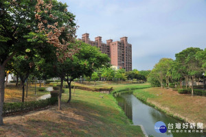 視察檨仔林埤濕地公園。（圖／記者袁庭堯攝）