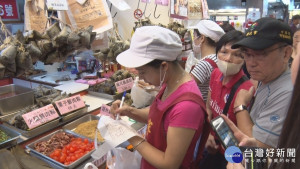 南門市場端午粽買氣旺　店家公開製程顧食安