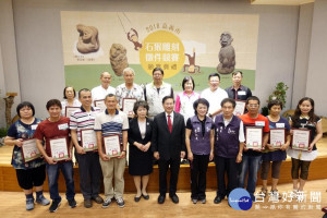 2018嘉市石猴雕刻競賽 吳宗禧〈歡喜猴〉奪首獎