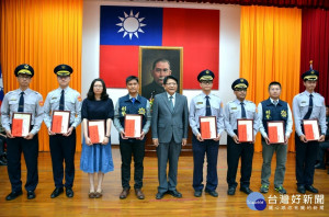 屏東警察節慶祝大會　潘孟安表揚績優資深員警及協勤民力