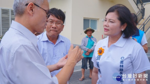 張麗善關心稻穀收購，邀農委會官員說明。（記者劉晶晶拍攝）