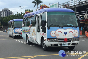 羅東鎮添購兩輛社區觀光巴士強化接駁服務品質。（圖／羅東鎮公所提供）