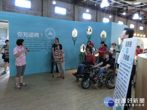圖說:「磚窯花香生活節」首發團第一站參觀花壇農會茉莉花夢想館。（圖/記者賴淑禎攝）