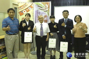 校長蘇炎坤嘉許3位同學並期勉他們全力學習，為自己的美好未來打好基礎。