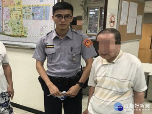 七旬老翁流落街頭　警利用防走失手環協助返家