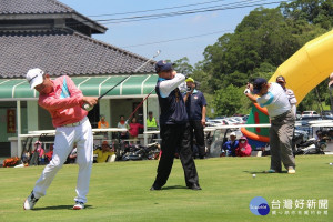 苗栗縣長盃高爾夫球賽開打　43組170餘位好手同場競技