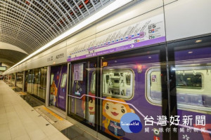 ㄚ桃園哥彩繪列車啟動，引起粉絲追車風潮。

