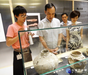 新北市十三行博物館4日舉辦「Hi！海—東亞海島文化特展」暨「考古工作站」與「十三行生活」常設展開幕式，邀民眾趁著暑假期間前往參觀，體驗海島文化的精彩。