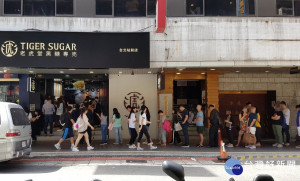 台北火車站附近的老虎堂站前店，人氣依舊未減。