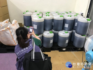 台北市衛生局4日稽查老虎堂台北門市，除發現業者未登錄北市食品業者登錄外，4間分店也都被查出衛生缺失。北市衛生局已令業者限期改善，業者亦表示儘速改善缺失。（圖／台北市衛生局）