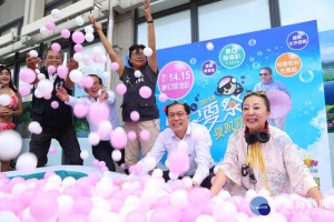 嘉義縣長張花冠抖音影分身宣傳海之夏祭，要讓小孩玩到「分身乏術」