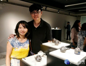 陶藝新銳–歐陽佑其「器韻豐華　歐陽佑其創作茶器展」，即日起至7月15日，在南投縣竹山鎮工業區「遊山茶訪」茶文化館展出。