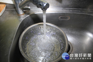 颱風要來了！水公司籲儲水備用。（圖／記者陳木隆攝）