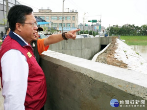 「瑪莉亞」颱風過境，桃園市長鄭文燦視察桃園水情中心及延平路、樹仁三街滯洪池、大灣溝桃鶯路過路箱涵改善工程。