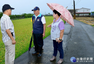 瑪莉亞颱風遠離　徐耀昌視察公館農作採收情形