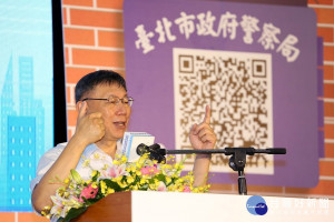 針對台北市長柯文哲日前曾說出放颱風假的決策「應該是狗搖尾巴，而不是尾巴搖狗，他覺得是戰略上的問題。」因此引起部分人質疑依柯文哲所言，誰是狗？誰是尾巴？對此柯文哲說那是指80/20法則。（圖／台北市政府秘書處）