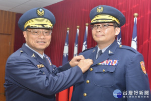 黃宗仁局長為陞職警官授階。