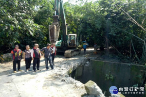 何明德行善團協助動工改建的中洲狹橋拓寬工程今天動工。