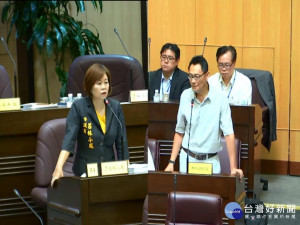 呂林小鳳建議承辦人員應到現場和申請人共同會勘，了解實際情形再判斷。(圖／翻攝桃園市議會網站)