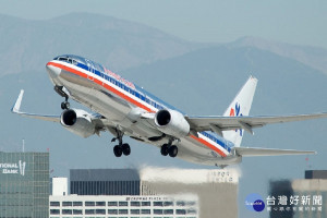 美國航空波音737-823型客機（圖／翻攝自維基百科）