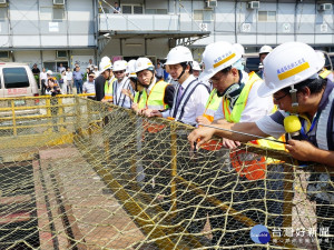 行政院長賴清德視察桃園機場捷運延伸線A22站工程進度。