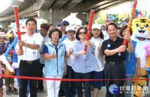 促進親子同樂 陳慶齡空氣城堡吸引人潮