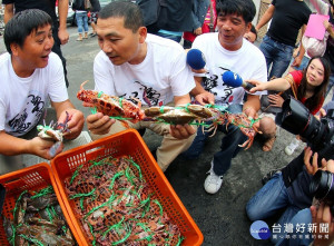 萬里蟹這個品牌包括三點蟹、石蟳和花蟹，是2012年結合地區漁會、漁民、餐廳業者和所有在地人士，共同努力打造的新北品牌。（圖／漁業處提供）