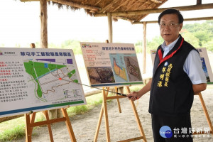 林縣長到地方說明將開發5大產業園區造福地方。（南投縣府提供）