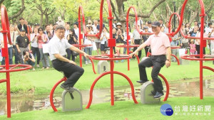 大灣水圳第一期完工　踩「活水飛輪」健身
