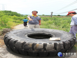 垃圾丟不停　四河局大巨輪擋路引民怨