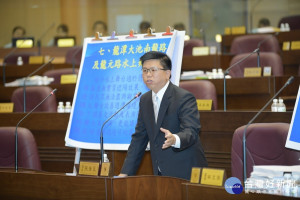 市議員張肇良認為，在社區裡面設護理之家，應詢問居民或管委會意見。(圖／桃園市議會提供)