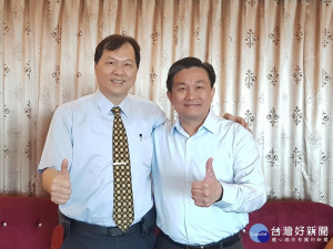 行政院顧問王正坤醫師(左)感謝王定宇立委，爭取台南高鐵站區重大建設有成。