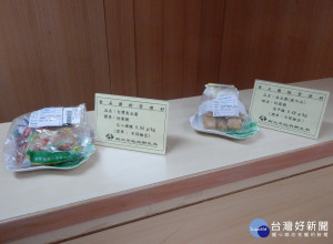 新北市衛生局抽驗市售祭祀、普渡貢品防腐劑、漂白劑、甜味劑、保色劑、農藥殘留及非准用添加物等進行把關，其中有2件豆腐製品分別檢出防腐劑苯甲酸0.48 g/kg及己二烯酸0.04 g/kg (標準：均不得檢出)