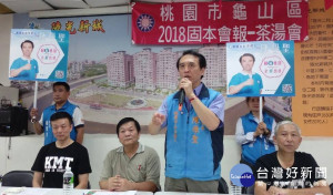 國民黨市長參選人陳學聖上午前往龜山區參加固本會報。