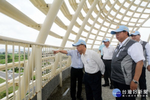 內政部長徐國勇在桃園市長鄭文燦陪同中，訪視桃園北區水資源回收中心。