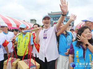 市長朱立倫出席客家義民爺文化節祭祀大典，擔任主祭官祈求風調雨順、國泰民安。（圖／新聞局提供）