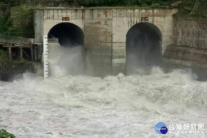 曾文水庫防淤隧道高水位有水試運轉測試圓滿成功。