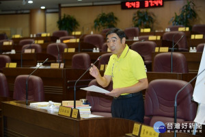 市議員李家興建議市府應開源節流，爭取企業設籍桃園，也要向中央爭取統籌分配款。(圖／桃園市議會提供)
