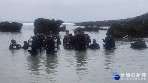 屏縣消防局第二、四大隊實施聯合潛水救援訓練　提升水域救援能力