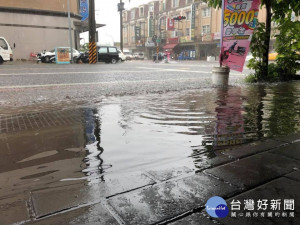 安南區安中路，每逢大雨必淹（圖／翻攝自我住台南安南區臉書）