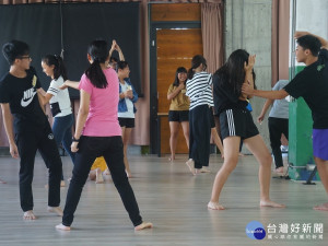 散播藝術種子　台東戲劇夏令營帶領學子圓一場戲劇夢