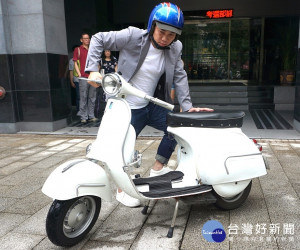 環保署今（24）日表示，該署已與古董二行程機車代表討論達成共識，古董二行程機車車主代表亦簽訂自律公約。（圖／環保署）