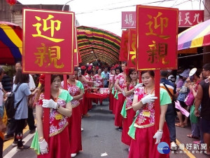 迎娶隊伍出動數百人員（翻攝）